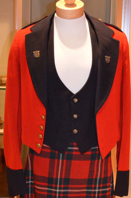 red%20mess%20jacket%20with%20navy%20coloured%20vest%20underneath